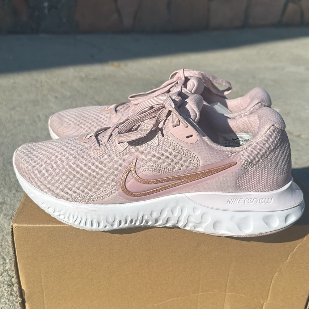 Women’s 8.5 Baby Pink Blush Mauve Nike Renew Comfy Trainers Running